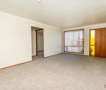 3 Bedroom Villa! Lock-up Garage! - Photo 1