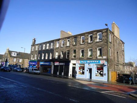 4 bedroom flat to rent - Photo 2