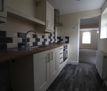 2 bedroom terraced house to rent - Photo 2