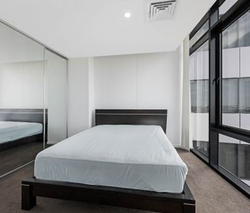 Furnished 2 bedroom Apartment with AMAZING views! Study nook! - Photo 3