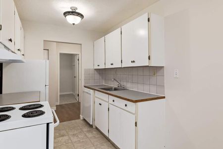 BG Renovated Suite - 1 Bedroom - Photo 2