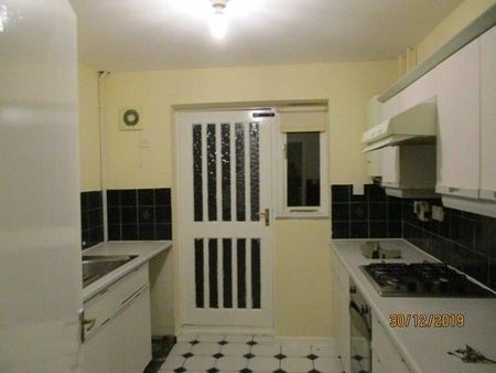 3 Bed Semi-Detached House, Brampton Drive, L8 - Photo 2