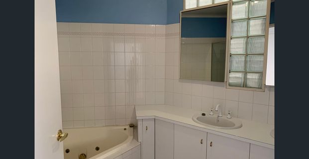 Inner city living - Photo 1