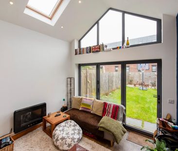3 bedroom terraced house to rent - Photo 1