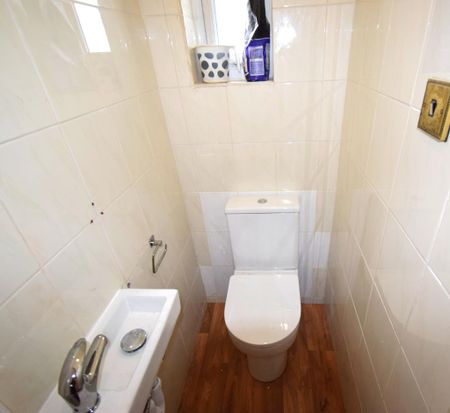 6 bedroom semi-detached house to rent - Photo 5