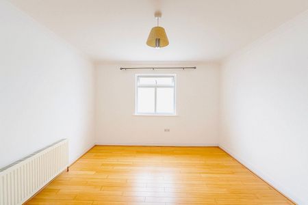 3 bedroom Flat To Let Total Size: 1200 SQ FT - Photo 4