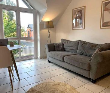 Bed Student Flat, LN1 - Photo 1