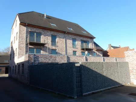 Appartement op het gelijkvloers van een kleinschalig appartementsgebouw. - Photo 2
