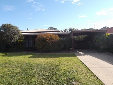 Lovely 3 bedroom home in quiet court location - COROWA - Photo 2