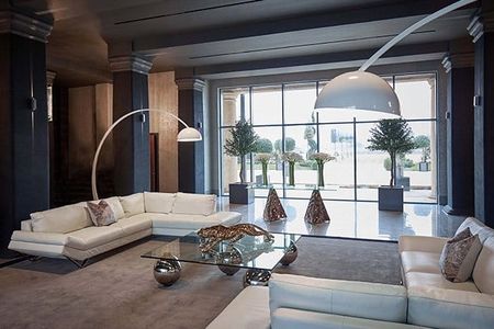 A stunning 2 bedroom duplex apartment located in the sought after location on Bishopthorpe Road. Situated in one of York’s most exclusive developments, this immaculate property is situated on the ground floor and offers effortless style plus a fabulous garden terrace. - Photo 2