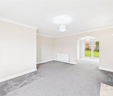 3 bedroom detached house to rent - Photo 2