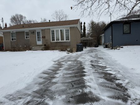 For Lease - 5 Lawrence Crescent Unit# Upper, Brampton, Ontario - Photo 2