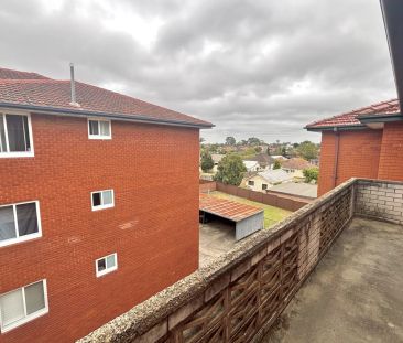 Charming and Spacious 2-bedroom apartment - Photo 2