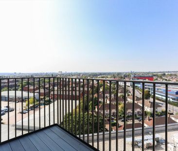 Two bedroom modern apartment with private balcony. - Photo 5