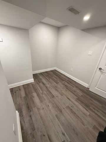 For Lease - 18 Beaconsfield Drive, Vaughan, Ontario - Photo 2