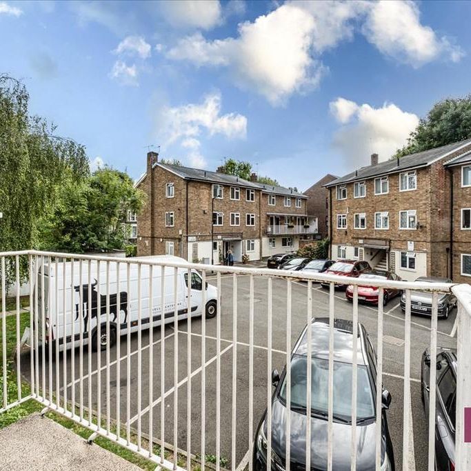 3 bedroom flat to rent - Photo 1