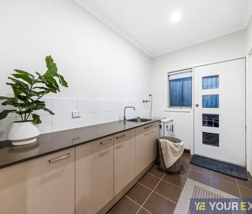 Stunning 5-Bedroom Family Home - Photo 5