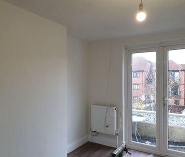 3 Bed Terraced House, Westleigh Park, BS14 - Photo 3