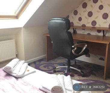 4 bedroom semi-detached house to rent - Photo 6