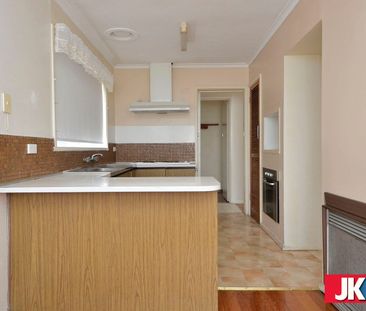 Well Maintained property in a prime location! - Photo 1