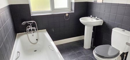 2 bedroom end of terrace house to rent - Photo 3