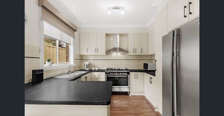 Charming Family Home Near Parks and Amenities! - Photo 5