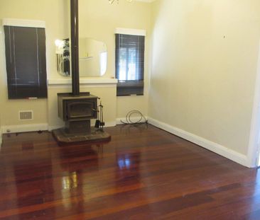 Cute cottage with a large shed and a granny flat! - Photo 1