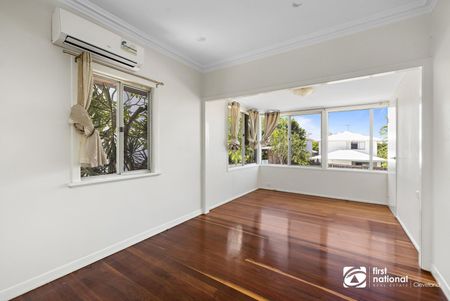 CHARMING FAMILY HOME IN BEAUTIFUL WYNNUM - Photo 4