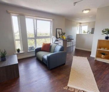 Two Bed Flat - Photo 2