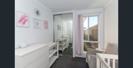 Modern Family Haven - Photo 5