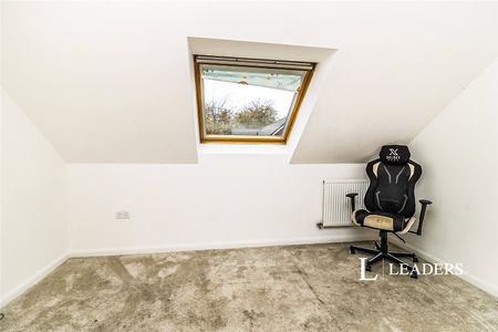 property to rent Currency Close, Dunstable, Bedfordshire, LU6 - Photo 2