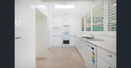 4-Bedroom Home with Guest Studio – Ideal for Families or Shared Living - Photo 5