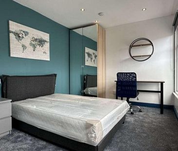 Modern Bedroom Bathroom House, LN5 - Photo 3