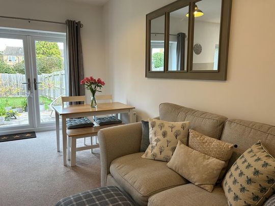 2 bedroom bungalow to rent - Photo 1