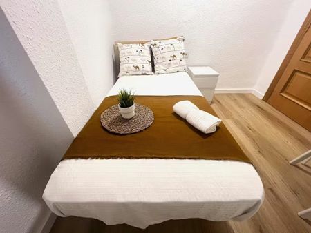 Carrer de Sant Joan Bosco, Valencia, Valencian Community 46019 - Photo 3