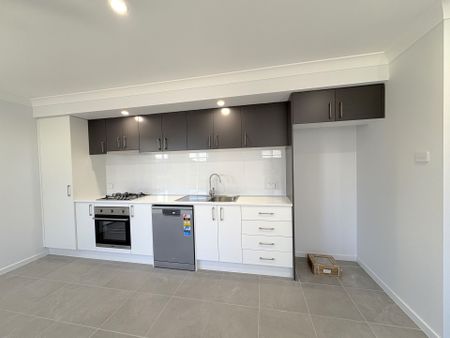 Stylish & Newly Built 2-Bedroom Duplex in Lochinvar - Photo 5