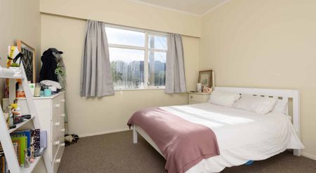 Newtown 3 Bedrooms - Photo 2