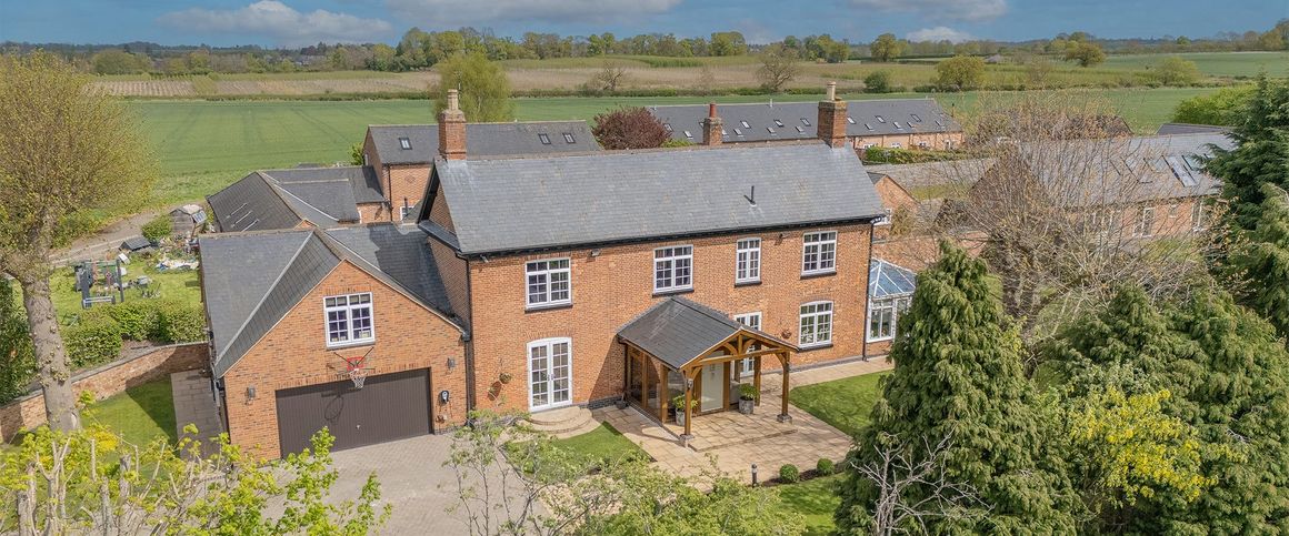 5 bed detached house to rent in Lion House, Stoughton Lane, Stoughton, Leicester - Photo 1