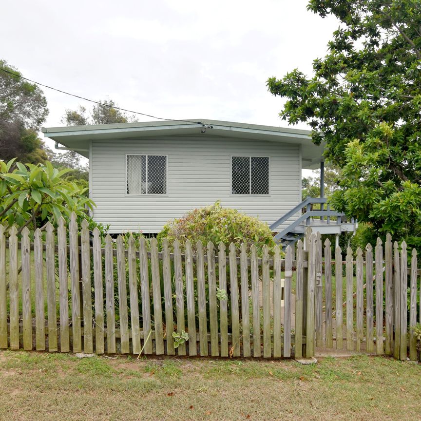 BREAK LEASE :: NEAT HOME ON CORNER BLOCK - Photo 2