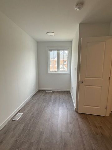 For Lease - 32 Waterleaf Trail, Welland, Ontario - Photo 2