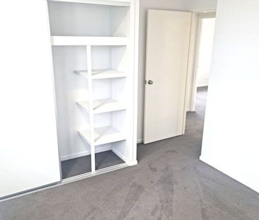 4 BED- 2 BATH FULLY DUCTED AIR-CONDITIONED TOWNHOUSE - Photo 2