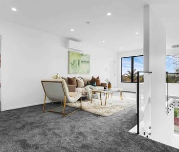 Room for rent in 4 Bedroom Town House in Glen Eden - Photo 4