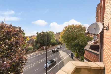 2 bedroom flat in Hampstead - Photo 2