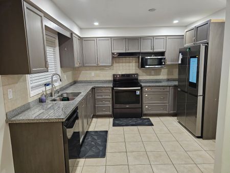 For Lease - 250 Pettigrew Trail, Milton, Ontario - Photo 2