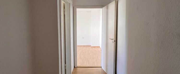 Renovierte 2-Zi.-Wohnung mit Balkon, im Erdgeschoss - Photo 1