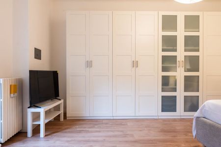 Via Cerano, Milan, Lombardy 20144 - Photo 3