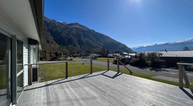 Spacious Kingston home - Photo 1