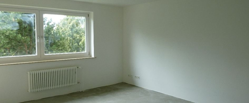 Moderne Wohnung mit Design-Bodenbelag und Einbauküche - Photo 1