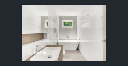 DELIGHTFUL 2 BEDROOM HOME WITH MODERN KITCHEN & BATHROOM! - Photo 3