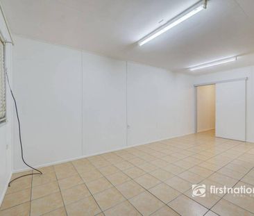 Central 2 bedroom townhouse - Photo 4